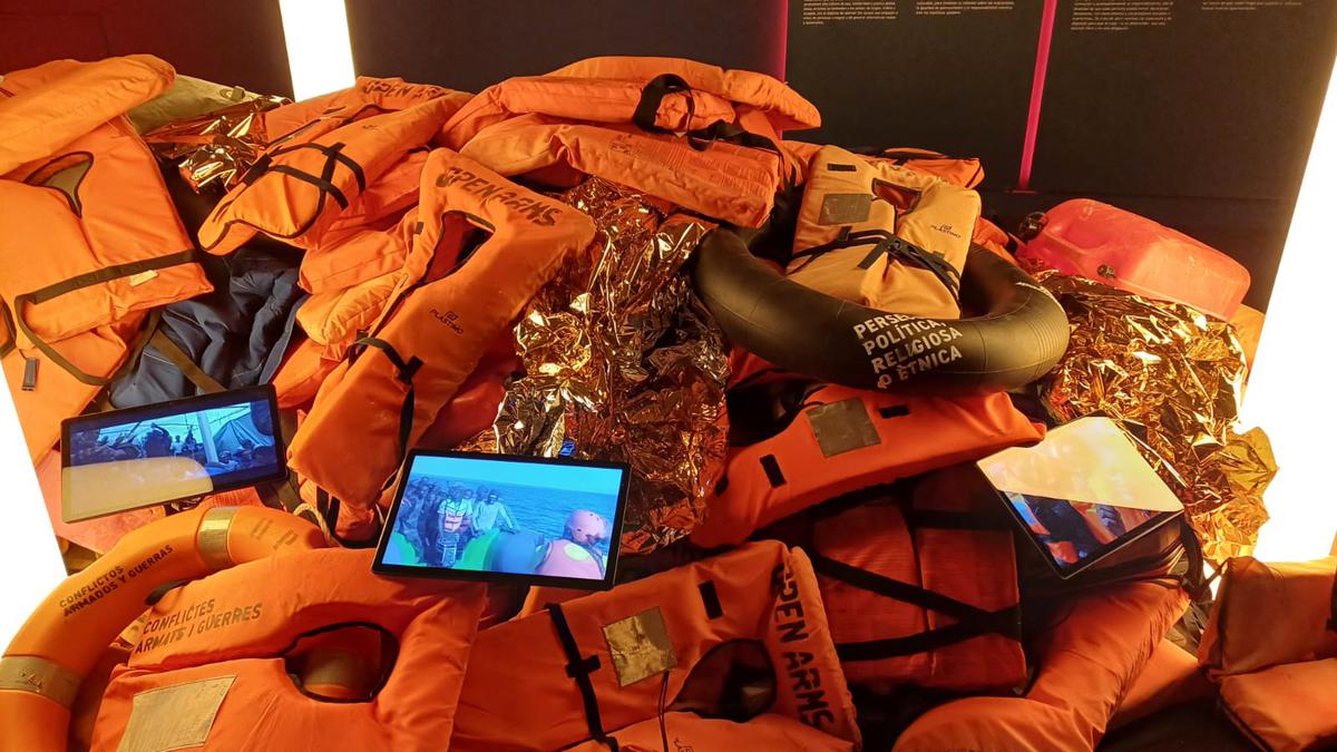 OPEN ARMS PALAU ROBERT