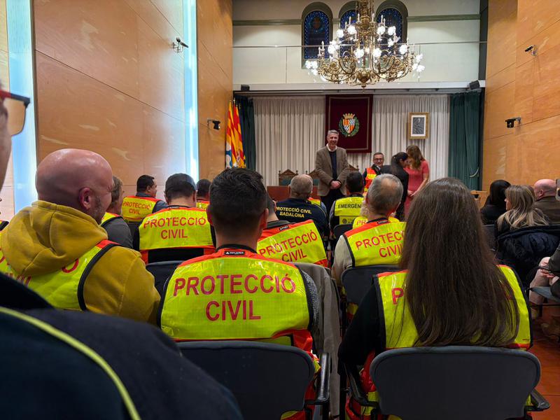 L'ajuntament de Badalona fa un reconeixement oficial als 21 nous voluntaris de Protecció Civil