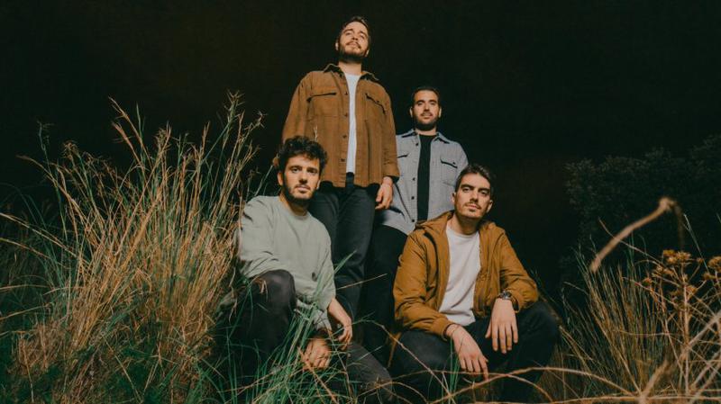 El grup 'Balena' enregistra el seu primer videoclip a Badalona de la mà del director artístic badaloní Mertin