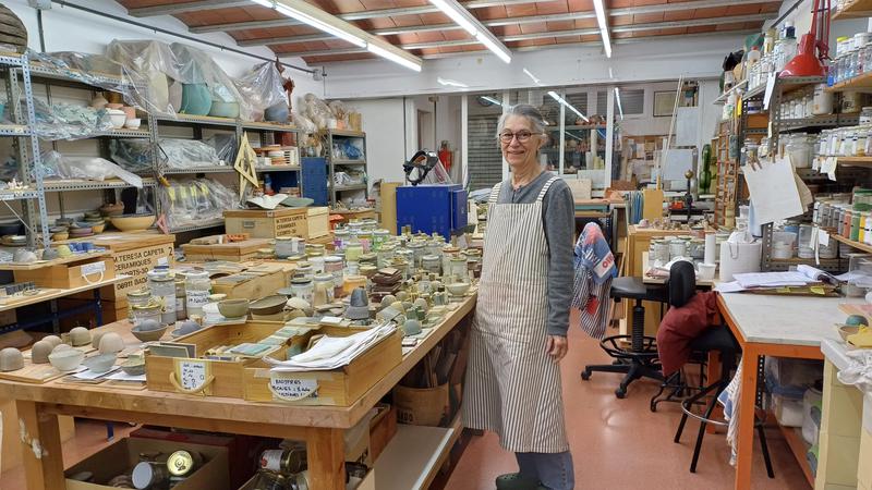 La badalonina Maria Teresa Capeta, 50 anys dedicant-se a la ceràmica artística
