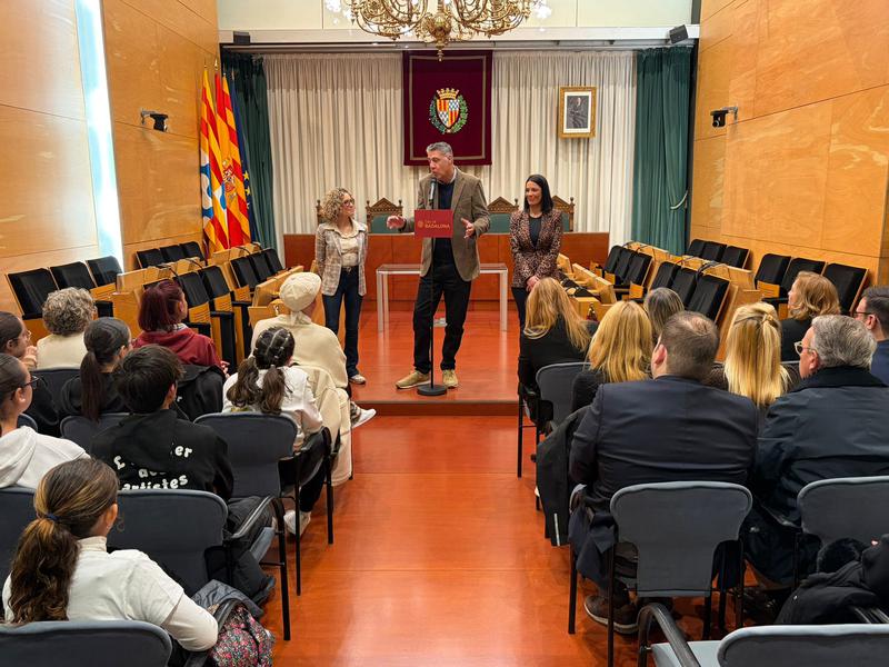 L'Ajuntament de Badalona fa un reconeixement oficial al club de dansa 'Atelier des artistes'