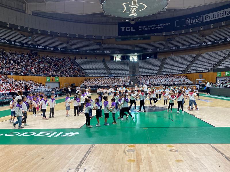 5.000 infants omplen de música popular d'arreu del món el Palau Olímpic 
