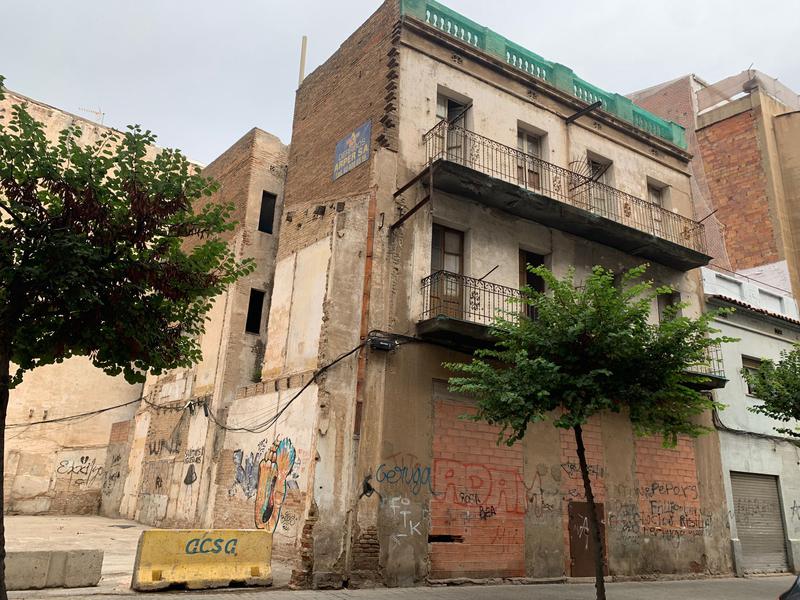 ERC denuncia el deteriorament d'un edifici abandonat a Artigues i demana el seu enderrocament