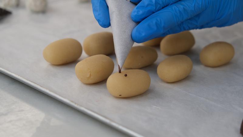 Badalona incorpora panellets creatius, com els d'Anís del Mono, per aquesta Castanyada