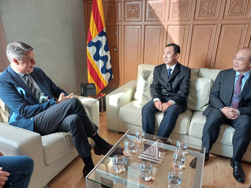 La Xina i Badalona enforteixen vincles amb la visita del cònsol xinès a Catalunya