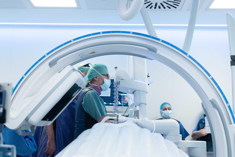 Badalona, primera ciutat d'Espanya que estrena un robot endoscòpic pulmonar