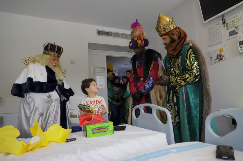 Reis d'Orient visiten l'Hospital Germans Trias i Pujol