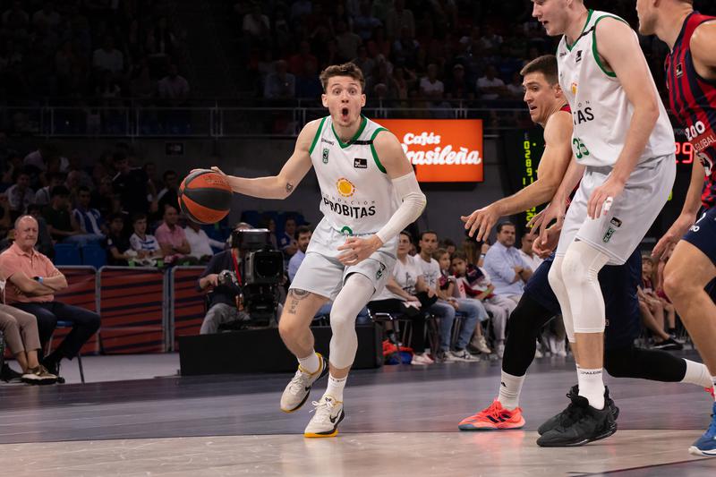 RS500606_J35 BKN-JOV Firmar acb Photo - E Otxoa