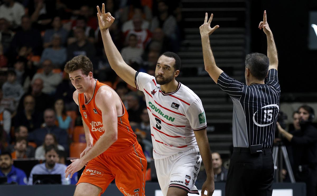 lasisa-joventut-fa-una-oferta-a-kwan-cheatham