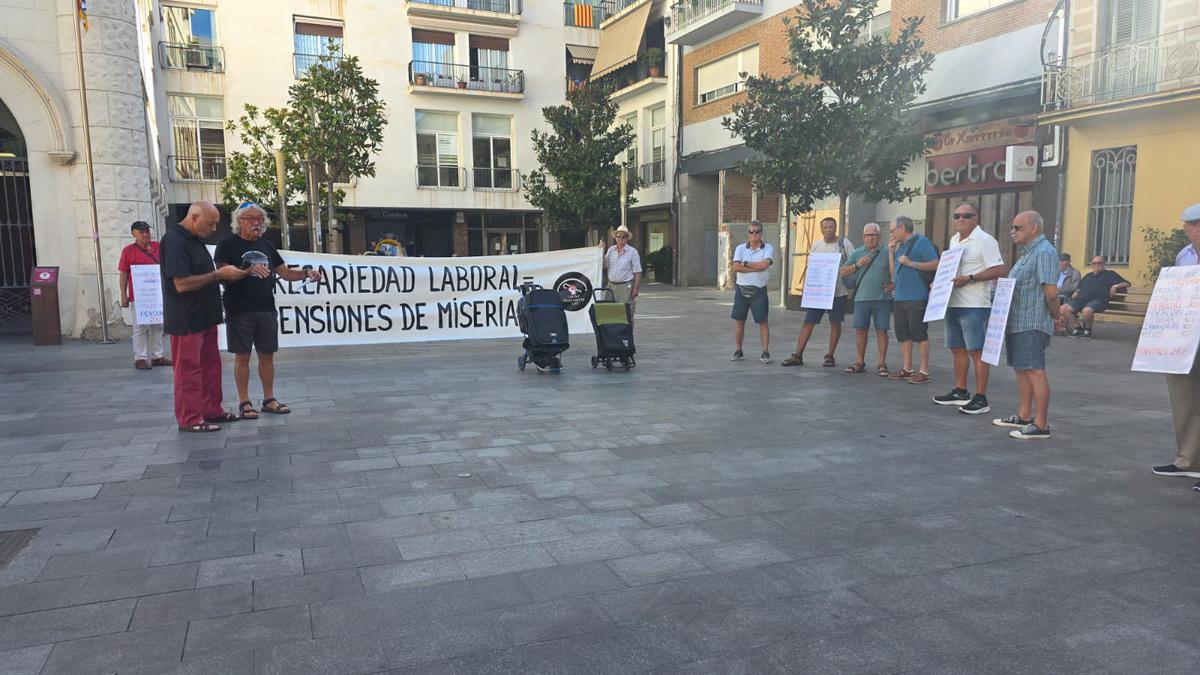 les-entitats-de-pensionistes-reprenen-les-mobilitzacions-a-la-placa-de-la-vila