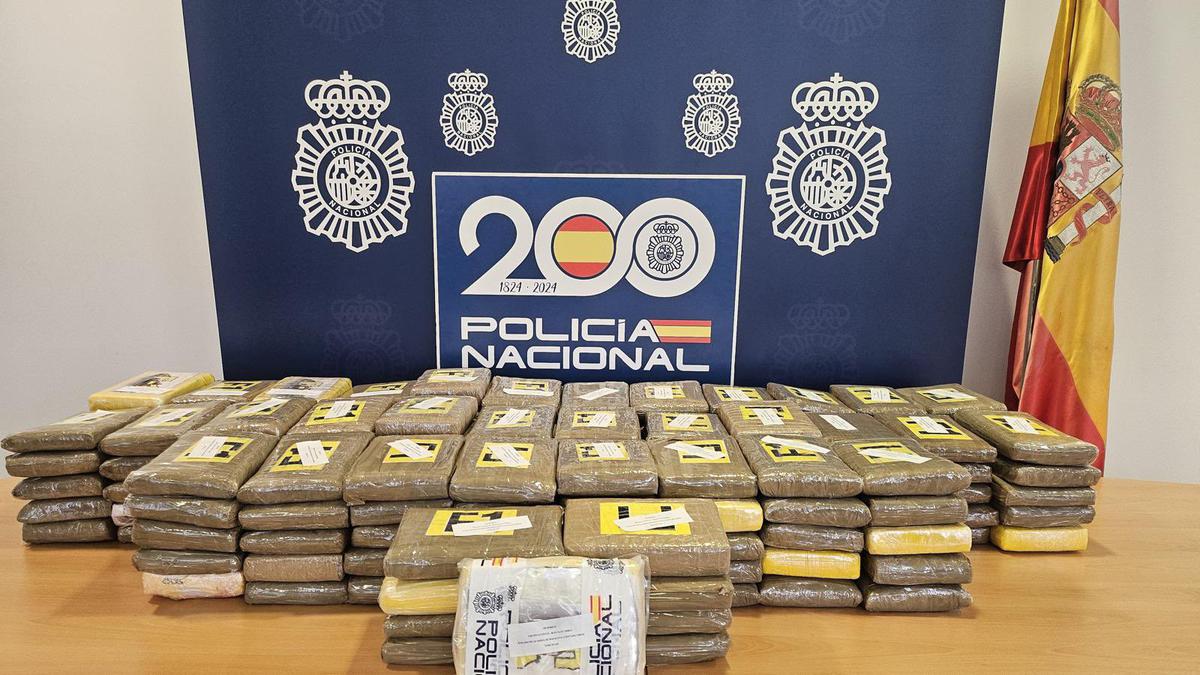 intervinguts-mes-de-225-kg-de-cocaina-ocults-en-un-vehicle-a-badalona