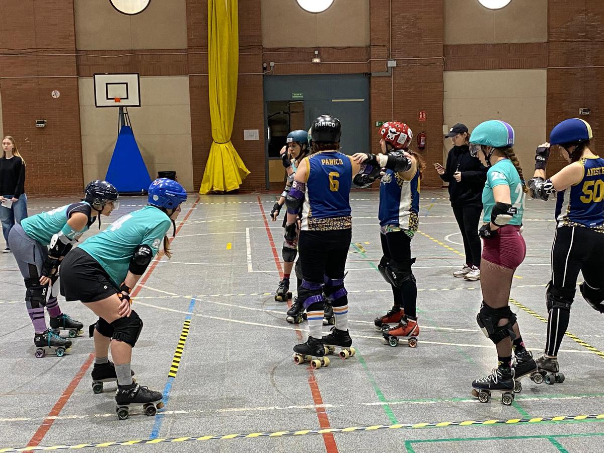 descobreix-el-roller-derby-amb-les-badnrollers