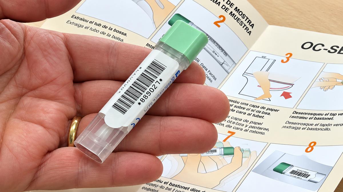 Tubo de muestra y folleto sanitario.png