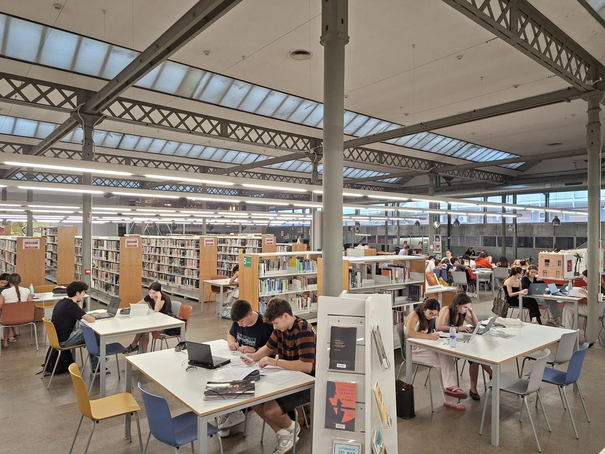 la-biblioteca-de-can-casacuberta-i-la-de-lloreda-recuperen-el-servei-estudiem-de-nit-fins-a-l1-de-juliol