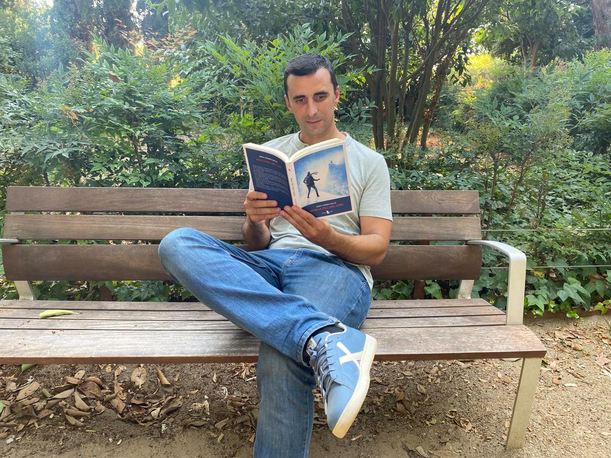 sota-la-pell-del-torb-la-nova-novella-de-ficcio-de-lescriptor-badaloni-jordi-corbera