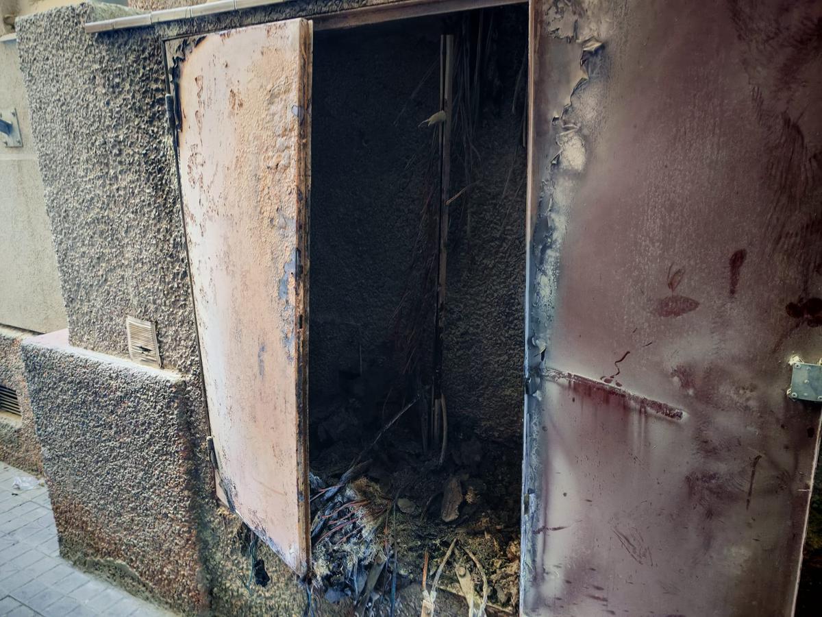 veins-de-sant-roc-es-mobilitzen-a-el-viver-per-tornar-a-tenir-llum-despres-que-un-incendi-els-deixes-sense