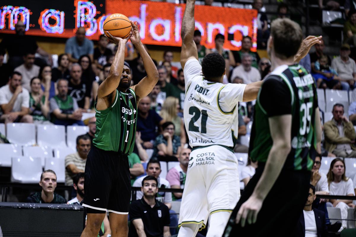 la-penya-no-dona-vida-a-lunicaja-95-74