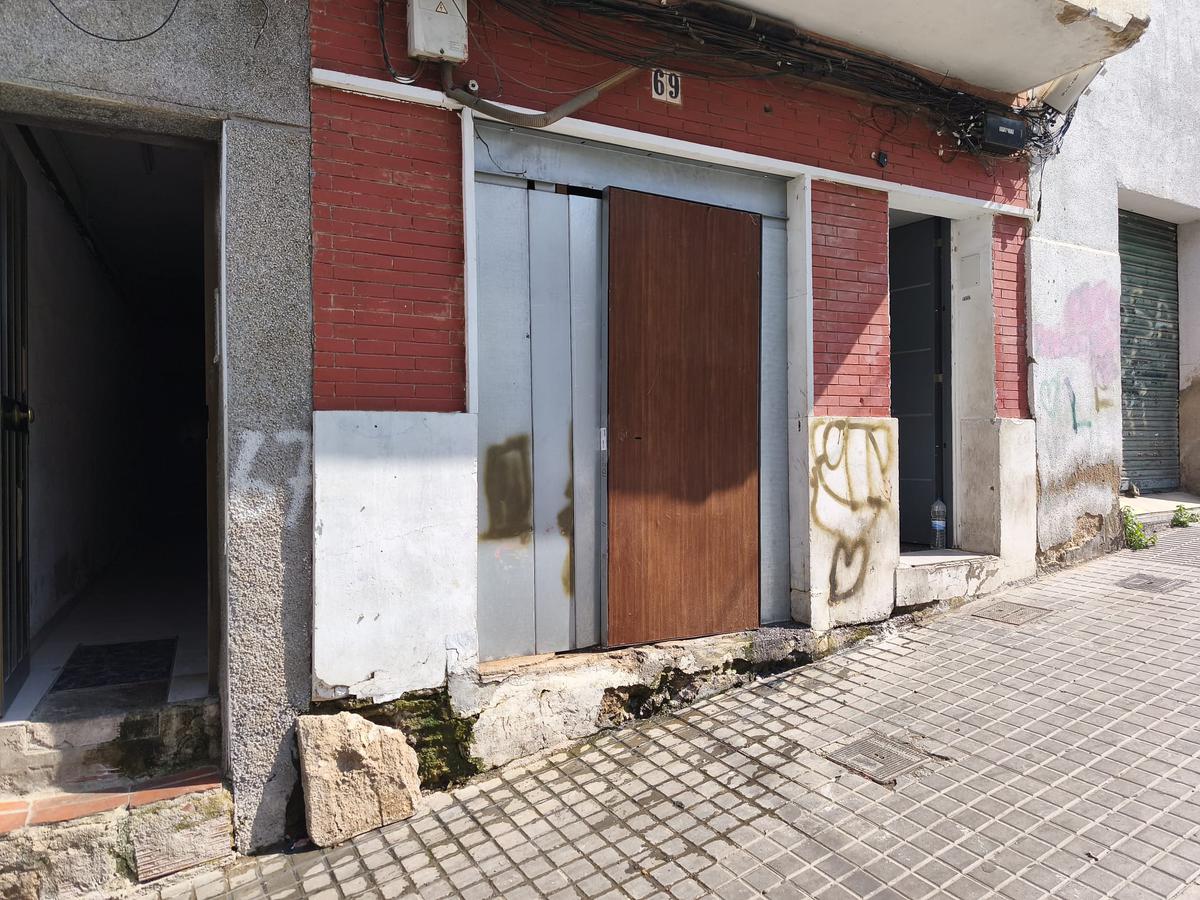 veins-del-carrer-mozart-denuncien-una-canonada-que-provoca-aigues-fecals