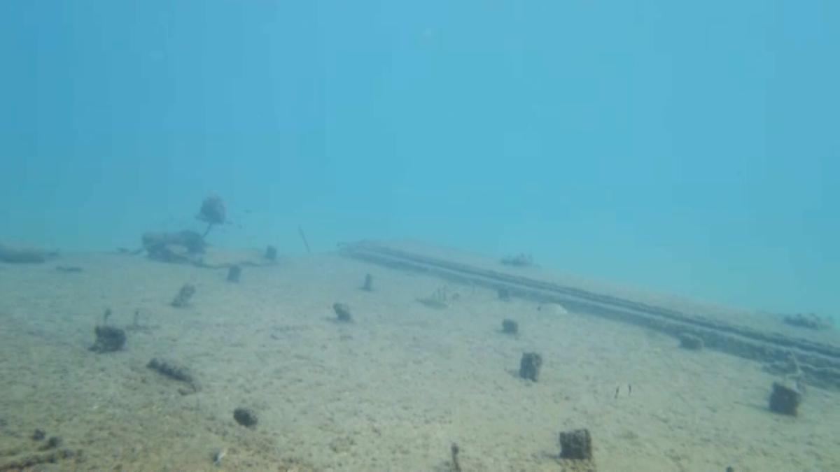 PLATAFORMA PONT PETROLI SUBMERGIDA.jpg