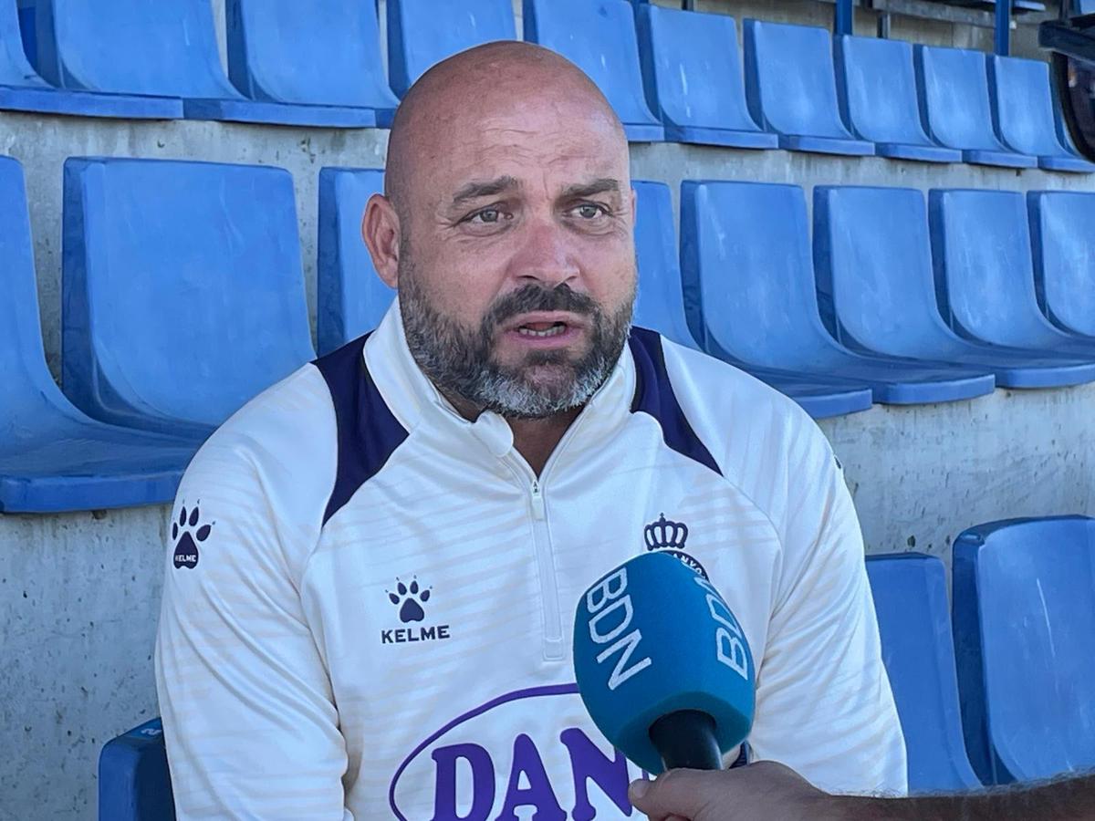 L'extècnic del Badalona, Manolo González, viu el seu pitjor moment