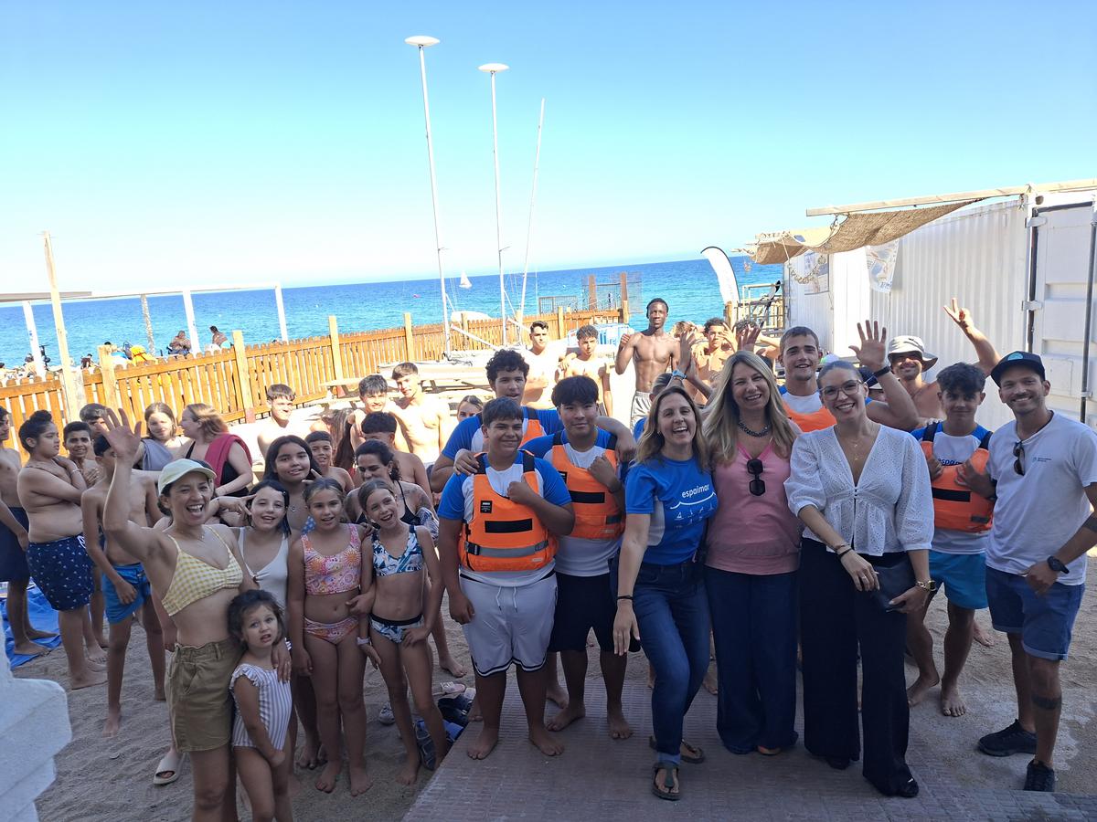 iniciativa herois contra canvi climàtic platja de badalona (4).jpg