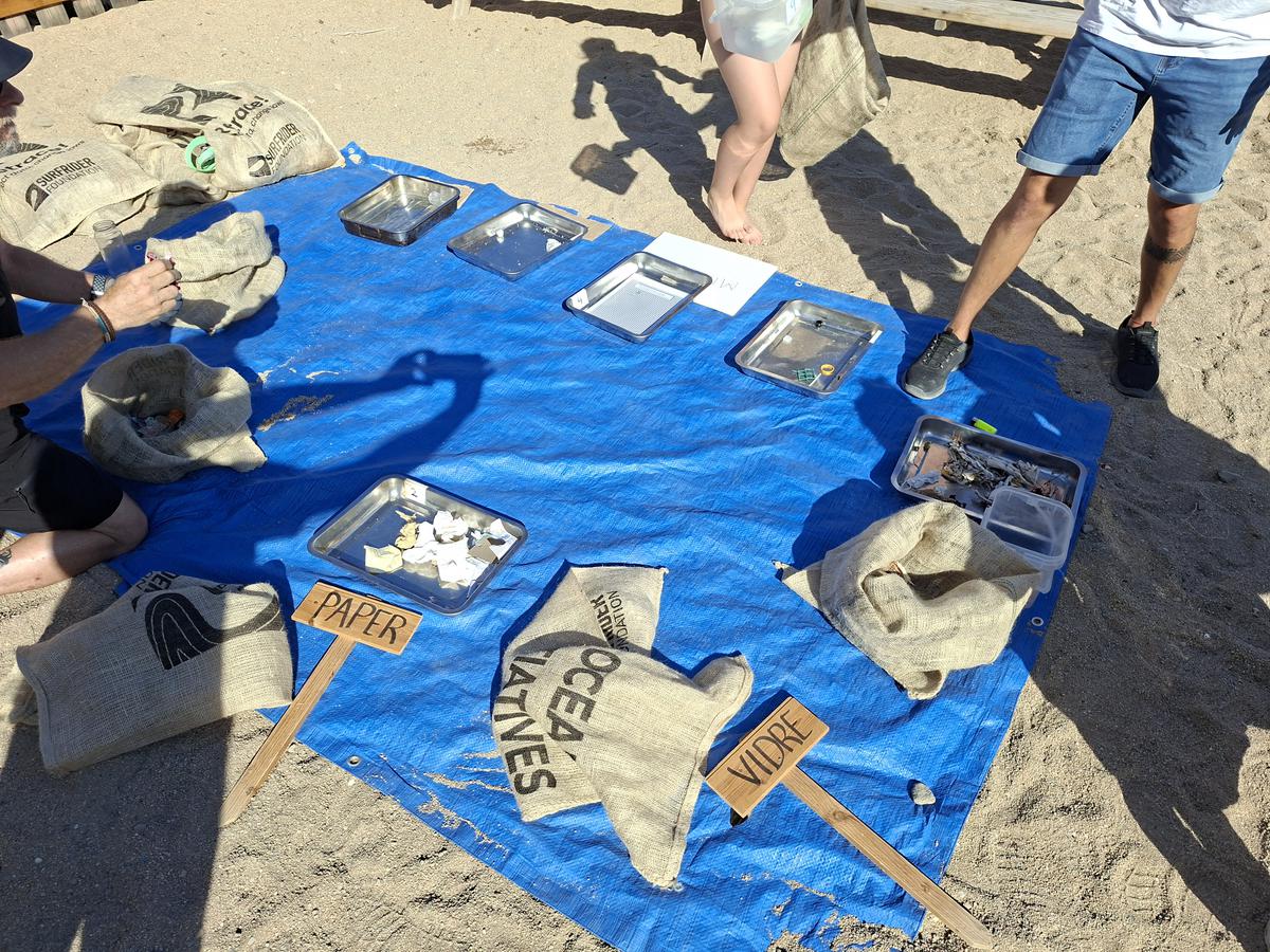 iniciativa herois contra canvi climàtic platja de badalona.jpg