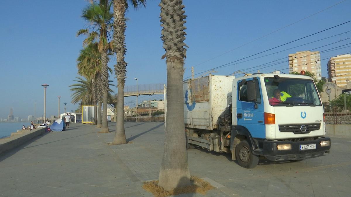 les-platges-de-badalona-shauran-de-buidar-aquesta-revetlla-abans-de-les-6-del-mati-per-facilitar-la-neteja