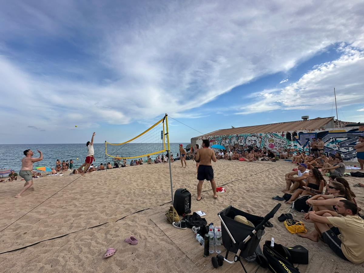 el-takata-lesport-mes-badaloni-estrena-torneig-a-la-platja