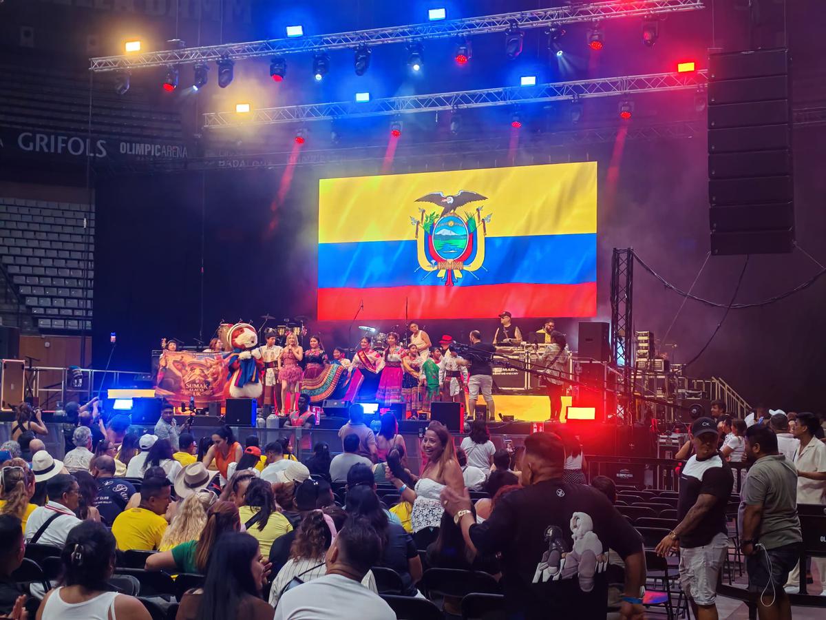 milers-dequatorians-badalonins-celebren-la-seva-festa-nacional-al-pavello-olimpic