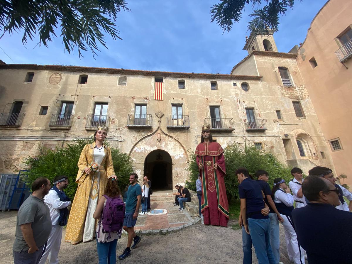 gegants-jeroni-i-badamar-pugen-peu-fins-al-monestir-sant-jeroni