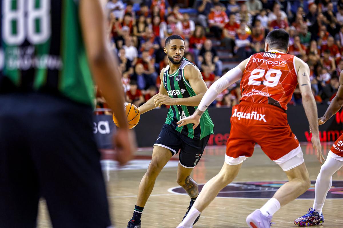 la-penya-amb-el-cap-a-atenes-falla-a-manresa-87-77