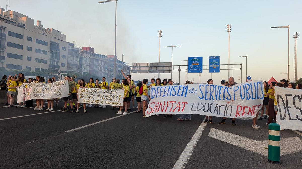 Els docents alerten d'un curs calent si el departament no seu a negociar
