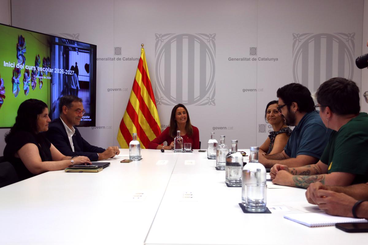 ustec-mante-la-vaga-del-primer-dia-de-curs-despres-de-la-reunio-amb-niubo