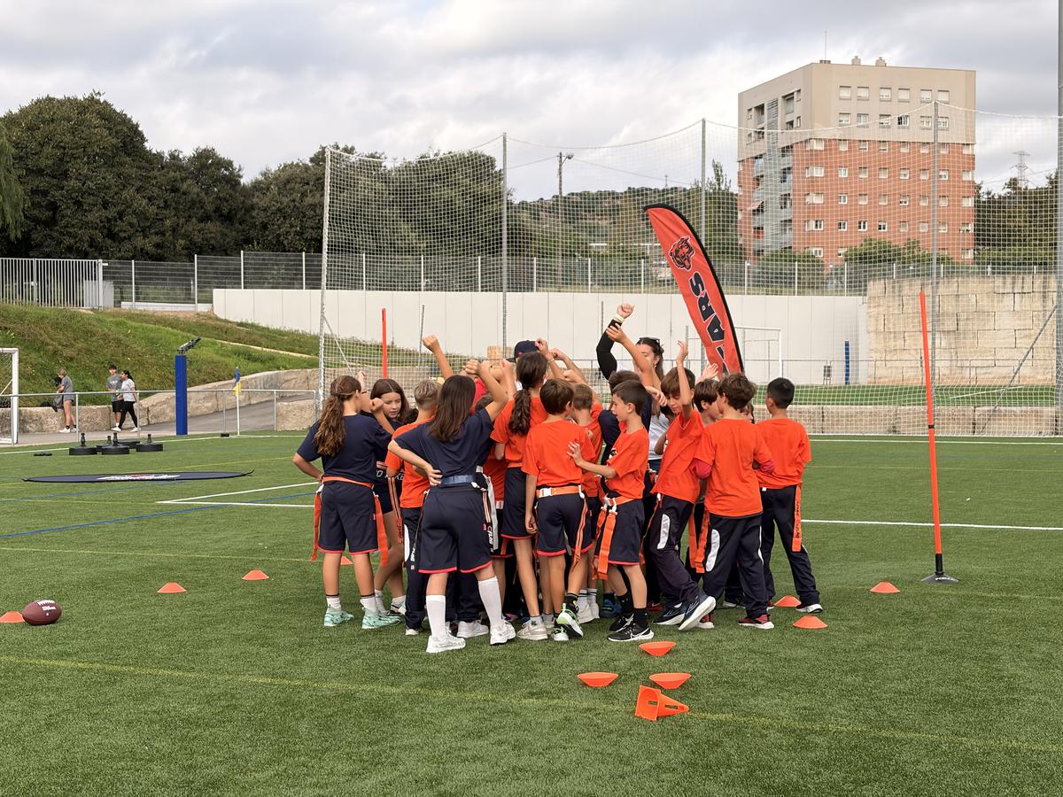 <p>Èxit del clínic dels Chicago Bears a Badalona</p>