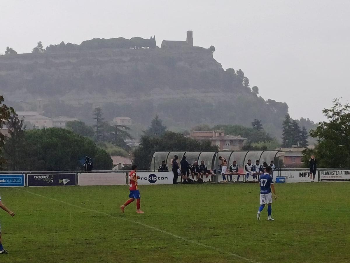 Tona - CF Badalona a l'Estadi Municipal del Tona.jpeg