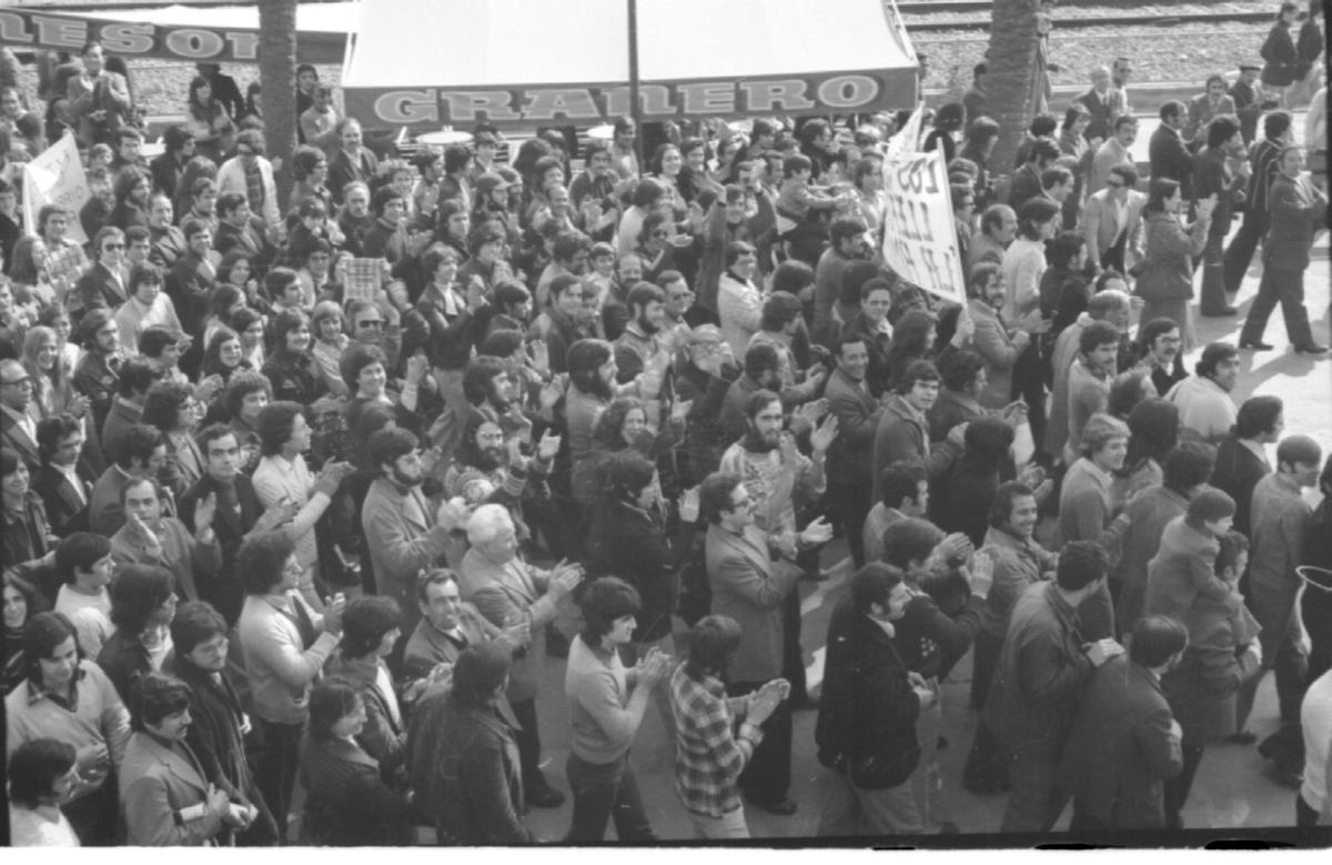 manifestació democràtica 50 anys (4).jpg