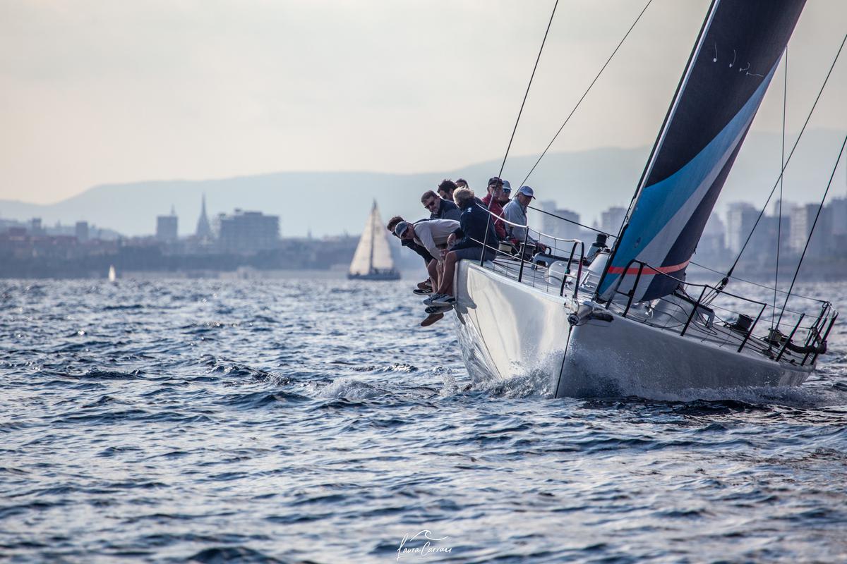 aproperties-blue-carbon-guanyador-prova-altura-viii-golden-cup