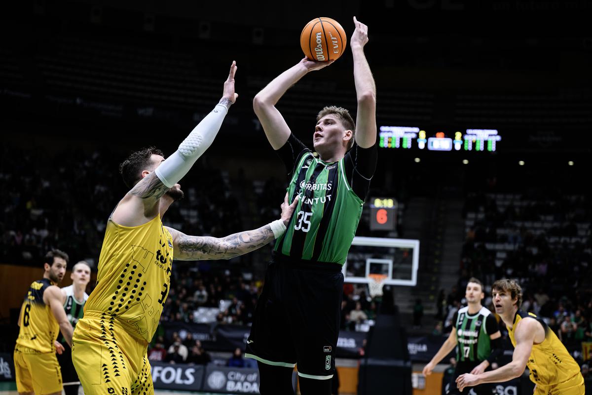 la-penya-pot-certificar-a-tenerife-el-bitllet-pel-play-off
