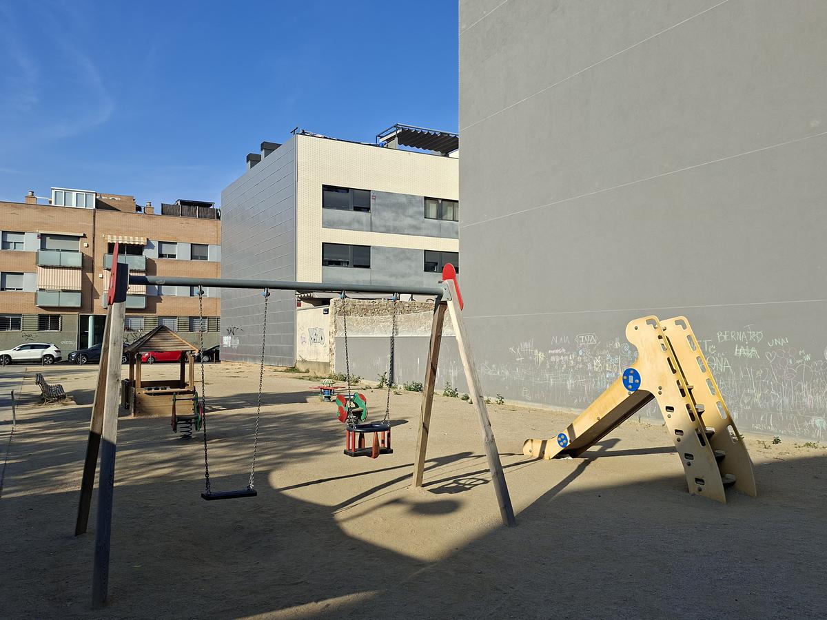 parc infantil plaça ovidi montllor.jpg