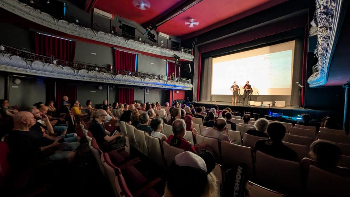 SALA CRYPTSHOW CÍRCOL.jpg