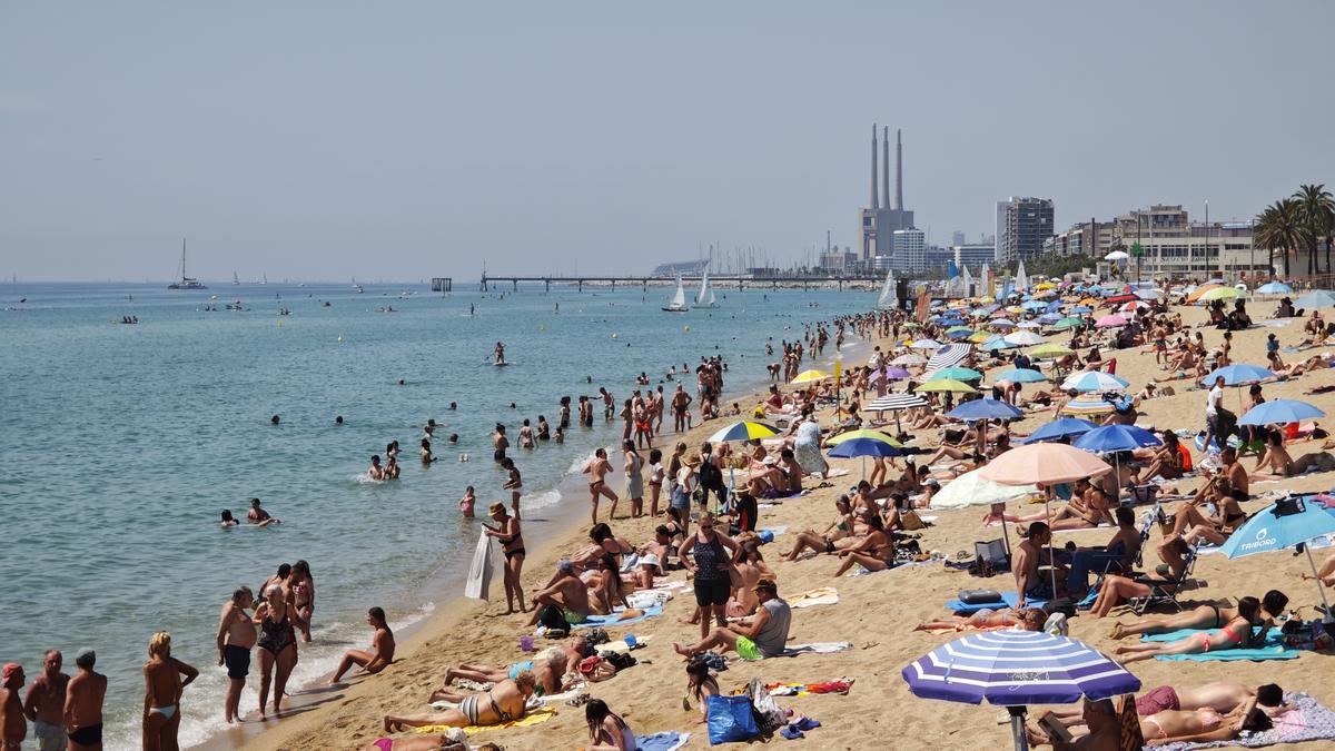 comenca-la-temporada-de-platges-a-badalona-amb-un-cap-de-setmana-estiuenc