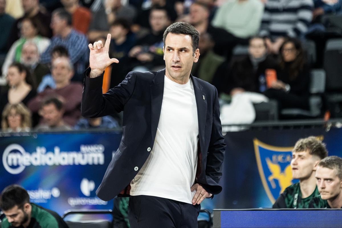 <p>Dani Miret és el nou seleccionador espanyol U17 i el badaloní Carles Marco de l'U20</p>