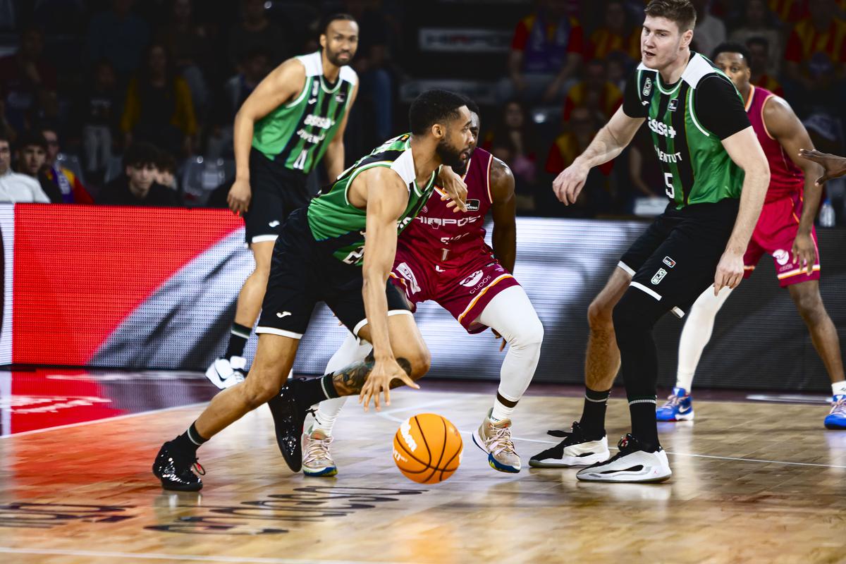 la-penya-salva-un-partit-que-semblava-perdut-86-88