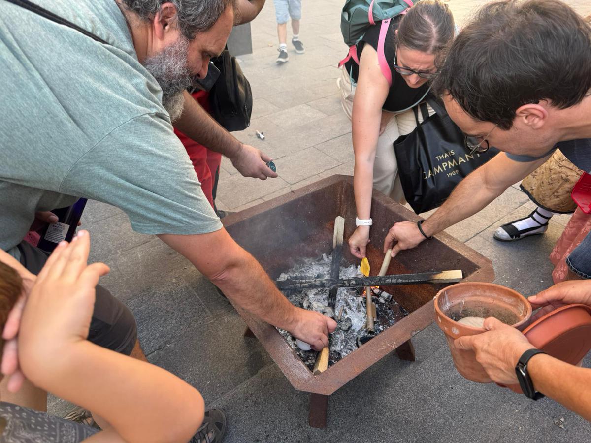 la-flama-del-canigo-ha-arribat-a-badalona-per-encendre-les-fogueres-de-sant-joan