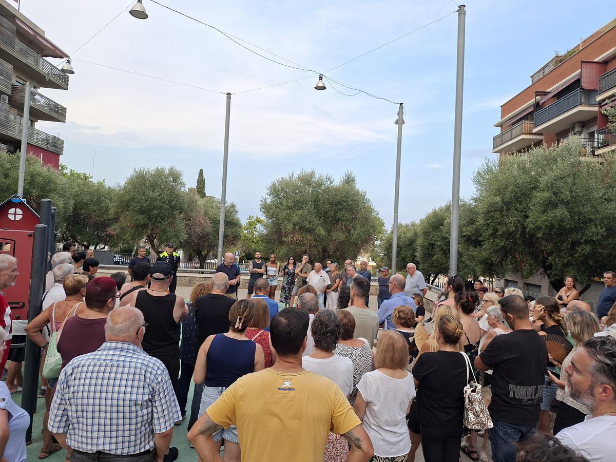 lajuntament-reforcara-la-presencia-policial-al-carrer-doctor-robert-despres-de-lincendi-del-6-dagost