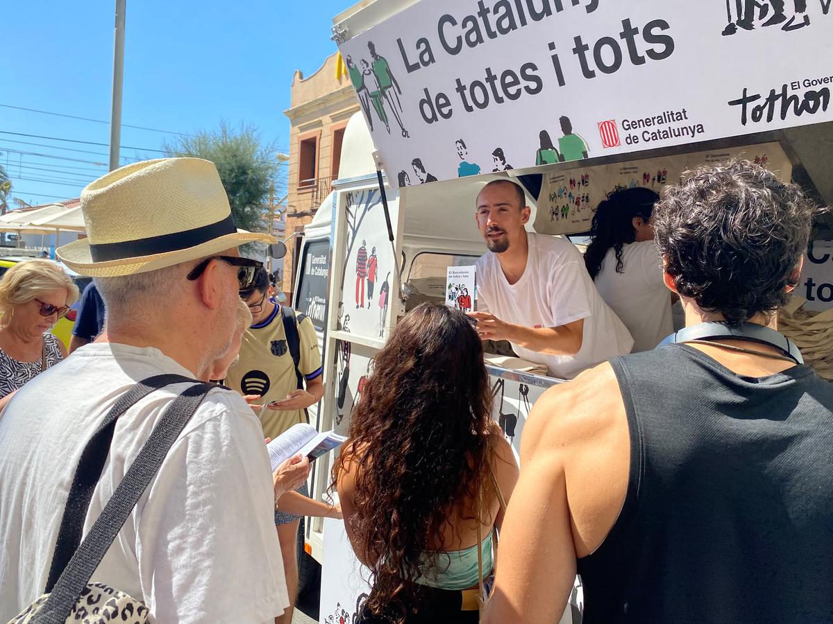 la-info-truck-del-govern-catala-arriba-a-badalona-per-presentar-les-actuacions-previstes-a-la-ciutat