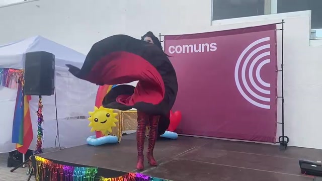 festa-reivindicacio-i-diversitat-a-la-platja-dels-pescadors-per-celebrar-lorgull-lgtbiq