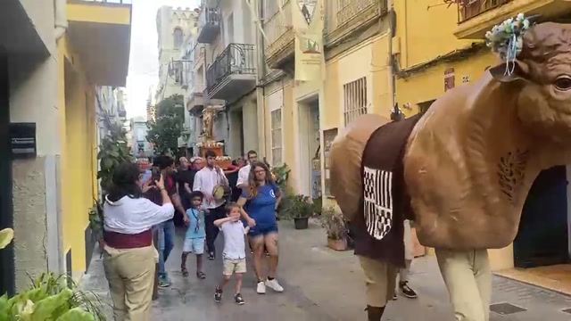 la-processo-de-la-verge-del-carme-torna-a-omplir-badalona-de-tradicio